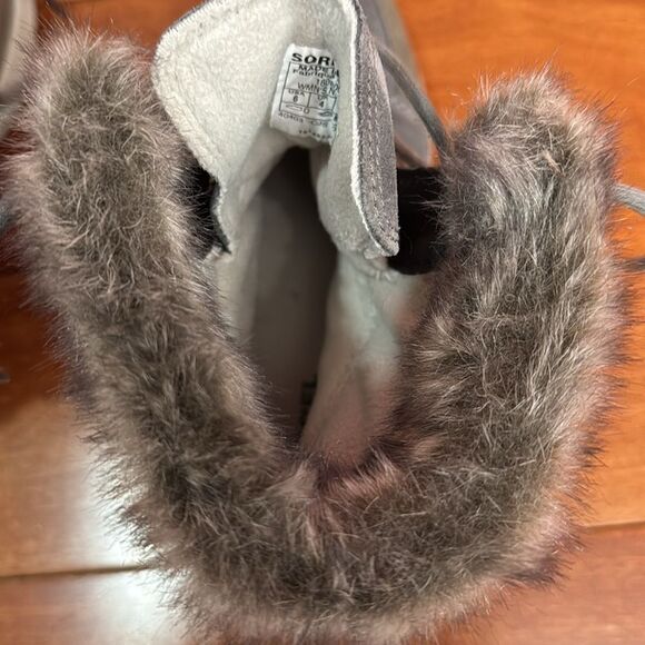 Sorel Women's Gray Fur-Trimmed Boots size 6 - Picture 10 of 11